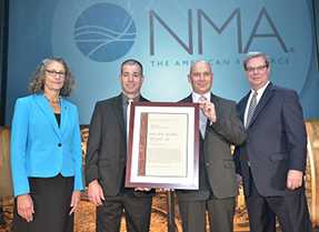 Dr. Jessica Kogel of NIOSH and Hal Quinn, president of the National Mining Association, present the 2016 Mine Safety and Health Technology Innovations Award for coal to Arch Coal.